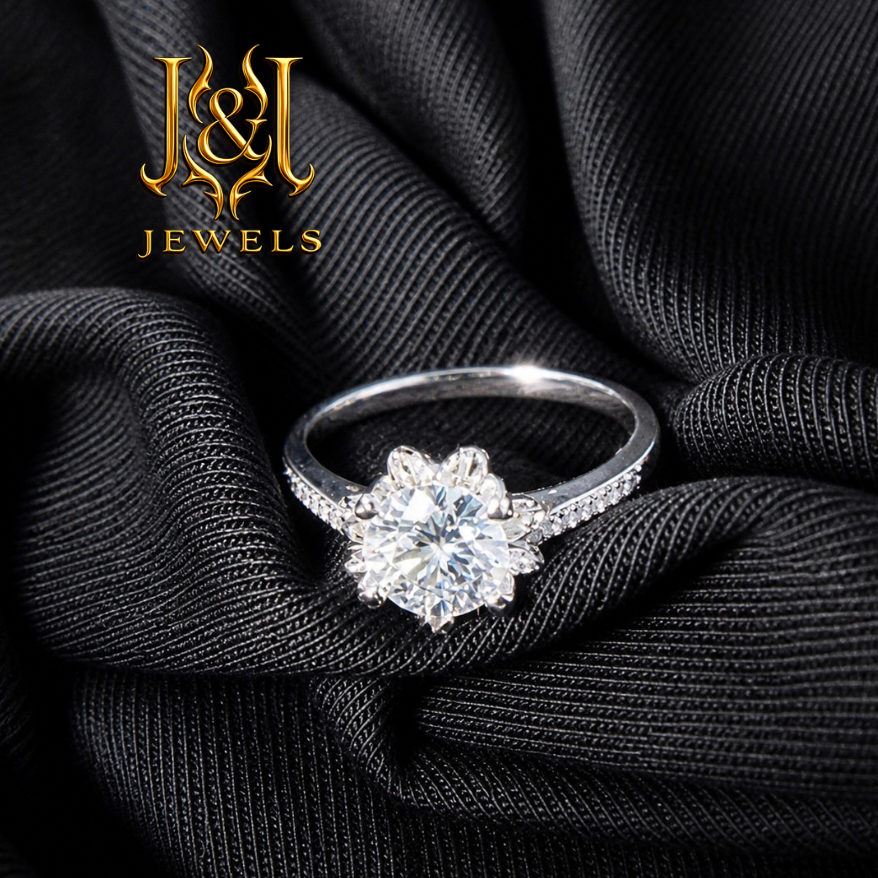 Eternal Sparkle moisannite 6.5mm 1ct