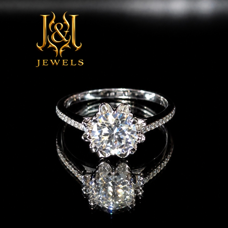 Eternal Sparkle moisannite 6.5mm 1ct